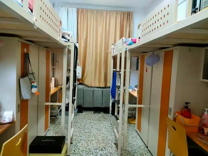 船舶与海洋工程学院举行寝室大扫除-大连海事大学船舶与海洋工程学院