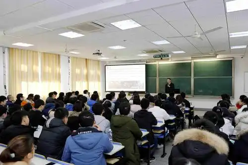 东南大学校长张广军走进课堂讲授思想政治理论课