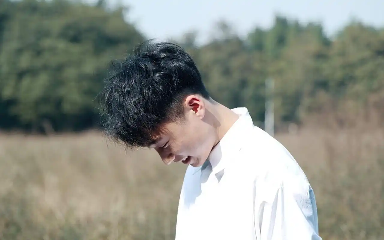 阳光男孩夏天的感觉帅哥文艺