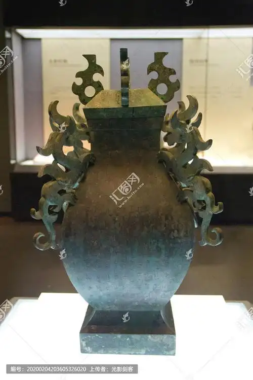 中山王厝夔龙饰铜方壶