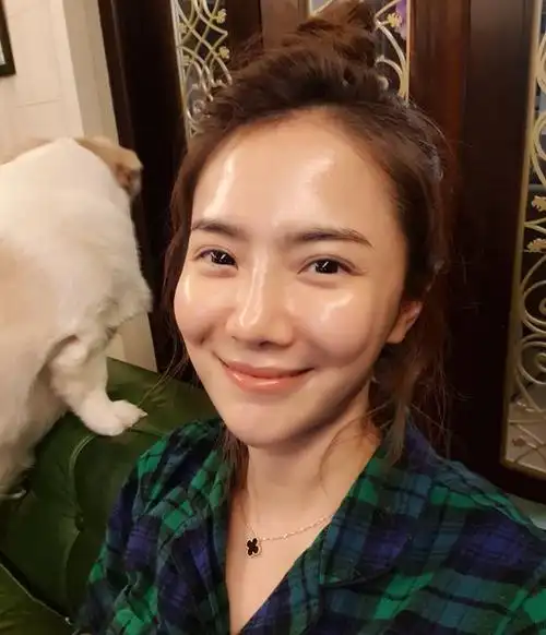 刘荷娜整容后像换头 放羊的星星的夏之星不见了 嫁入豪门育有两儿