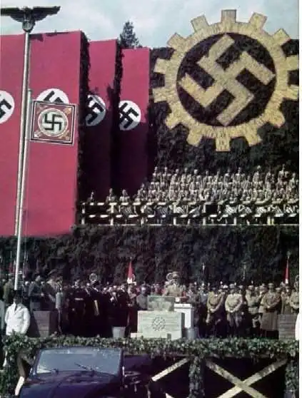 10张战争狂人希特勒的罕见彩照