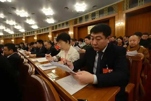3月5日,第十二届全国人民代表大会第二次会议在北京人民大会堂开幕.