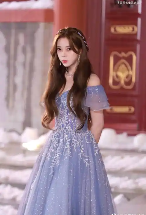 张紫宁蓝色长裙优雅写真
