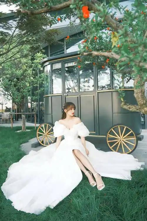 程潇"仙境之夜"登顶热搜 cg身材漫画脸引全场聚焦