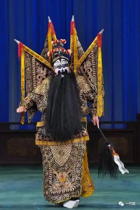 张飞性格刚烈卤莽而勾黑脸,配穿黑蟒黑靠