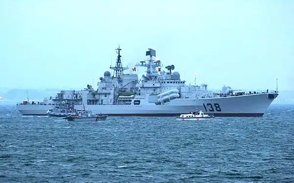 138号舰 "泰州"号. 为俄制现代级(956em型)驱逐舰.