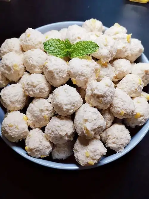 用料玉米鸡肉丸的做法小贴士丸子吃的时候拿出来解冻就可以!