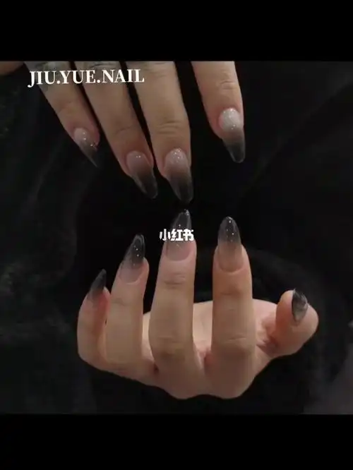 超酷的黑色渐变美甲酷女孩必备