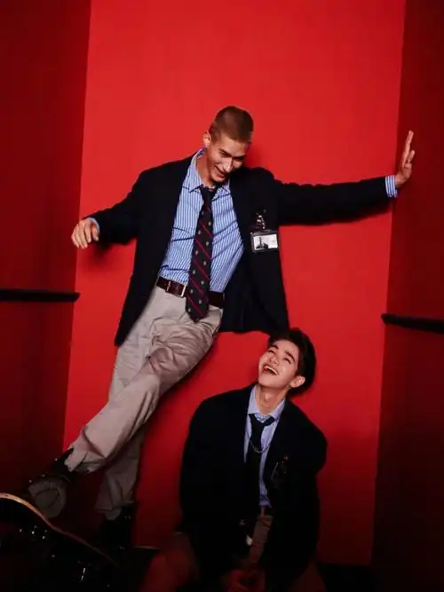 不多说了,相信我,跟着他学英语准没错hhh78庆怜初舞台发现他rap很好