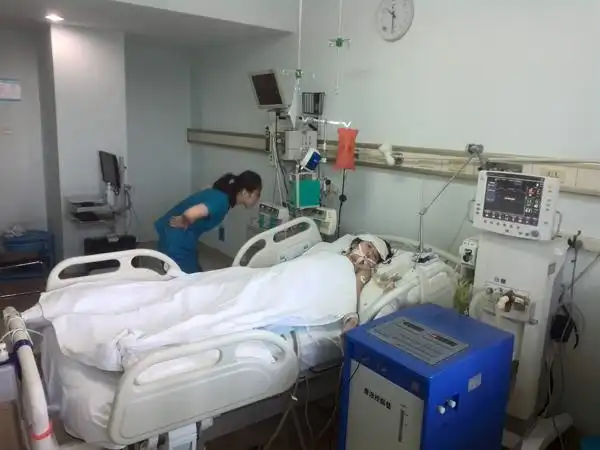 空军总医院联合"思源工程"救助生命垂危的贫困大学生