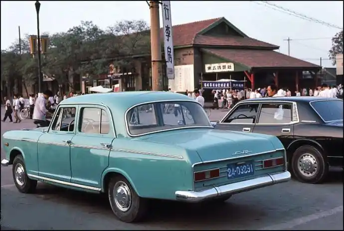 中国80年代汽车的一组老照片,当年的"奢侈品"