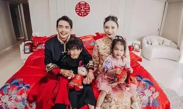 演员杨烁,14岁出来干活,结婚8年儿女双全