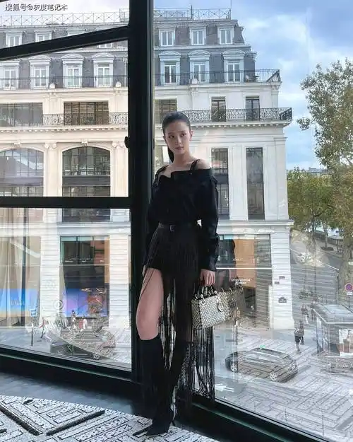 南柱赫刚退伍出席巴黎时装周,jisoo金智秀最新春夏时装帅炸全场