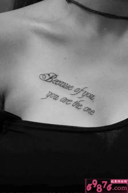 女人胸前唯美英文纹身图片