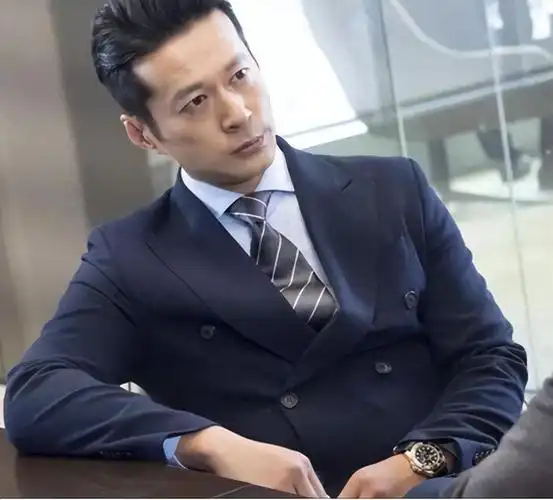 演员谭凯51岁仍未婚有北京户口却选择定居青岛他后悔了吗