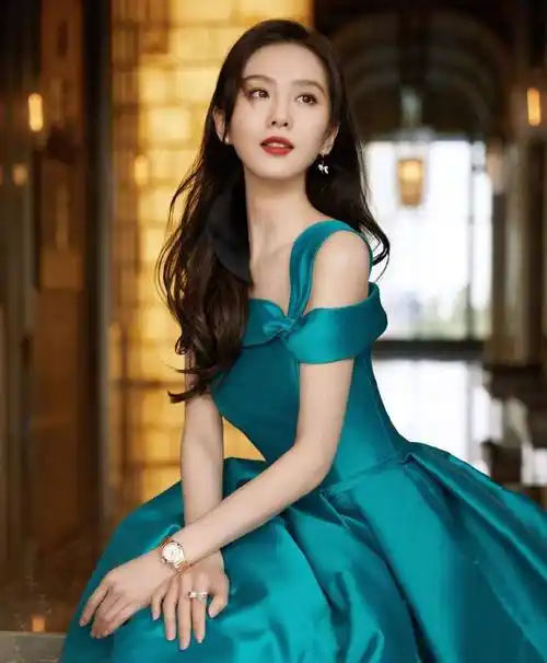 出道20年颜粉却越来越多?普女"脱普"的关键是什么?_刘诗诗_五官_气质