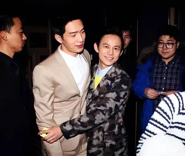 再从出演他电影的柴格,魏大勋到小鲜肉费启鸣.