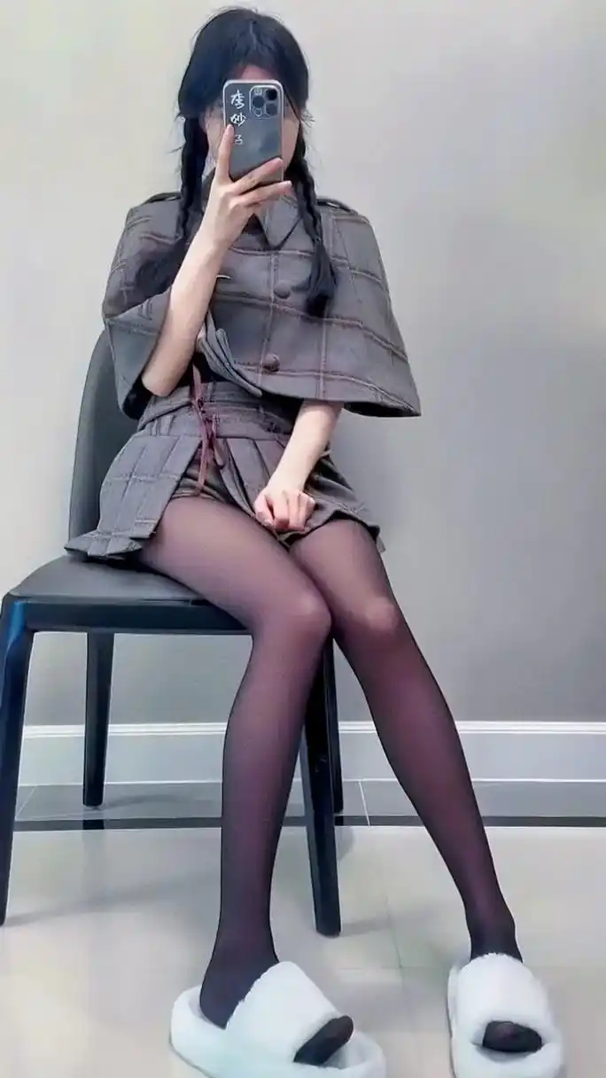 绿小林子 #女生黑色jk裙穿搭展示 - 抖音