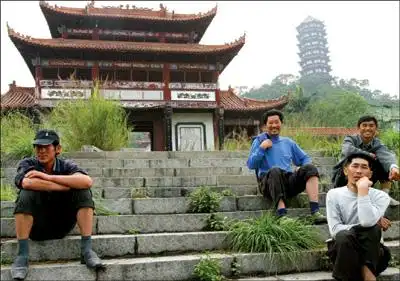 谈起"飞龙世界"的飞龙生物集团公司董事长钱龙飞,"哪怕在他经济最困窘