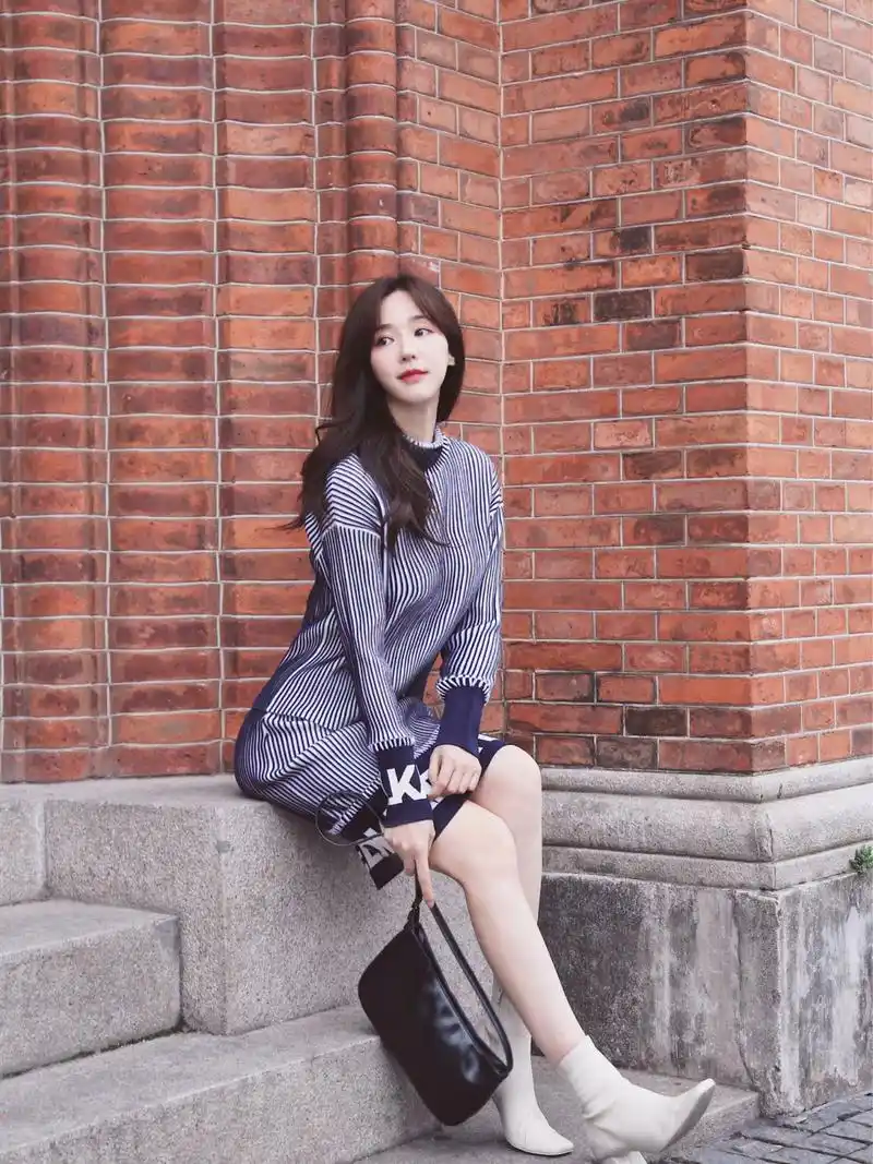 吴佳尼写真美图:美丽大方,成熟知性