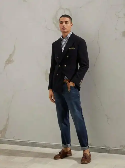 40岁男人:为什么劝你穿西装别配西裤,看这些国外街拍,你就明白