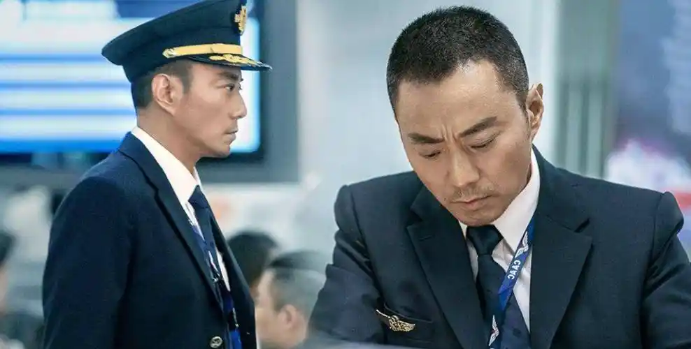 欧豪《中国机长》:乘客的生命,优于一切_电影_机组_观众