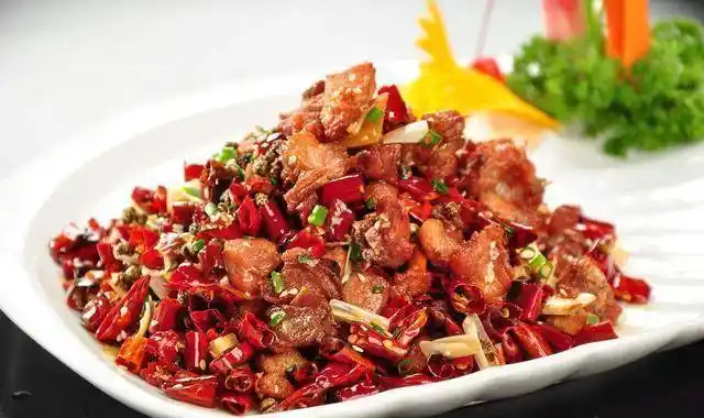 原创兔子肉大厨这样做鲜嫩辣香一道不错的野味