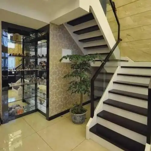 有创意的转角楼梯装修设计能提升装修档次复式空间学起来