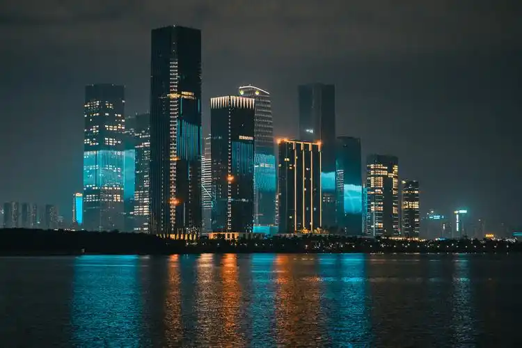 海边公园的高楼大厦