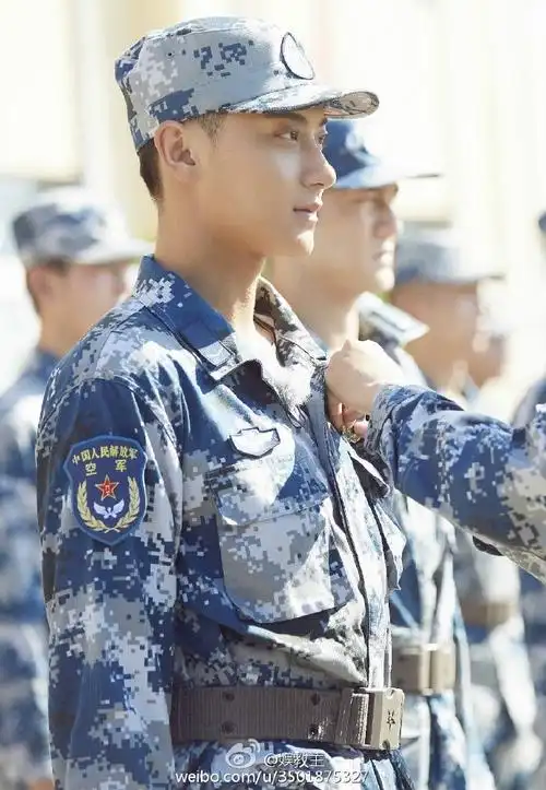 真正男子汉第二季·空军篇军装照曝光[羞嗒. 来自娱教主 - 微博