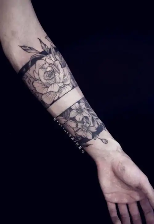 花臂纹身图片_手臂点刺花臂花清新花纹身图案