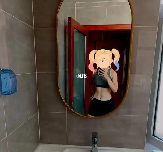 我凹个造型也有六块儿腹肌00