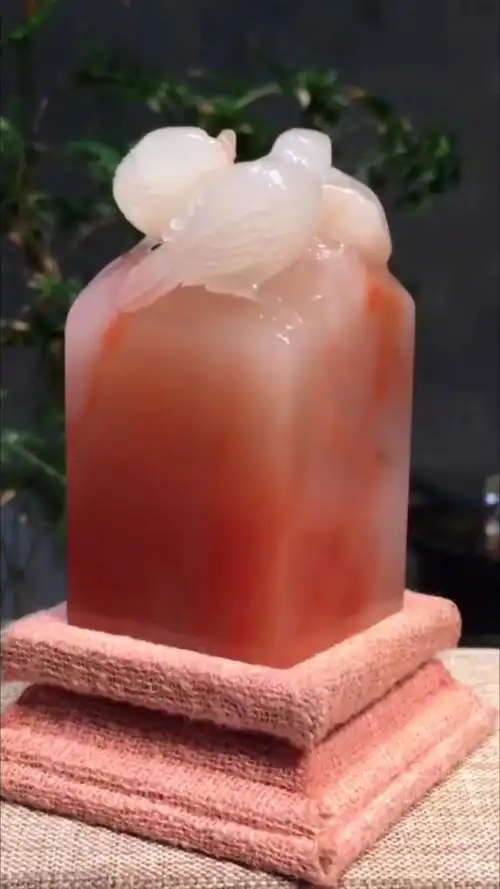 老挝芙蓉体桃花冻 题材 :双喜临门 尺寸:5.9 3.1 3.1cm