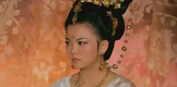 英俊潇洒,他与太平公主的私交也甚好,太平公主和张氏兄弟似乎也有着不