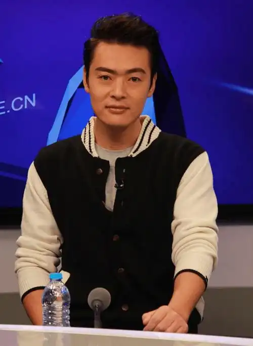 亮剑中魏和尚的扮演者现实中可一点都不土感觉更有男人味