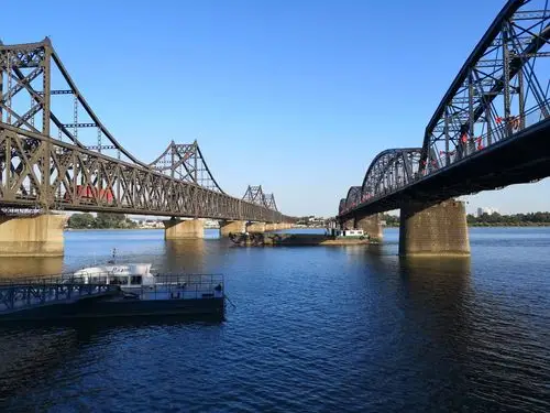 丹东市貌,鸭绿江断桥,鸭绿江对岸的朝鲜