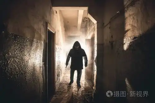 惊悚片氛围中的犯罪劫匪或强奸者概念照片-正版商用