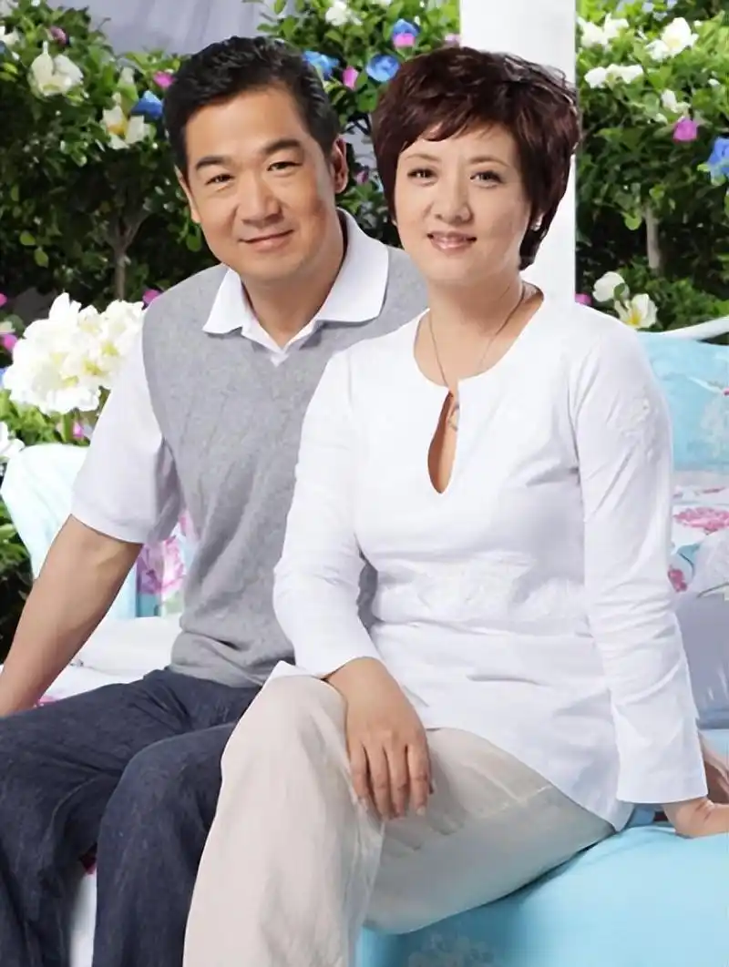 张国立二婚妻子原来是"王熙凤"!65岁的她脸上无皱纹,气质优雅