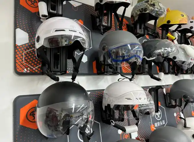 高温天骑电动车戴头盔的少了,安全和舒适要如何兼顾?