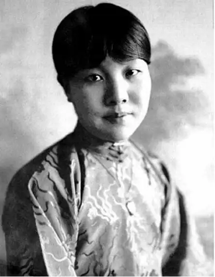 萧红真实长相复原图,萧红最漂亮的照片来了