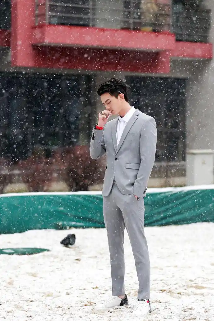 《非常完美》南方少年徐志滨第一次看雪,九宫格时尚大片呐!