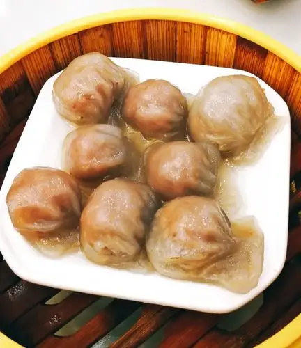 菜粿,汕尾人的快乐午餐  菜粿(汕尾话发音四声gui,"贵"),也叫菜包粿