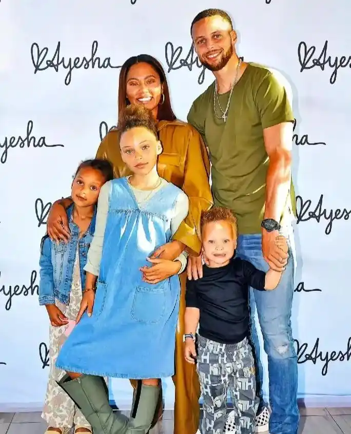 肉侬 #库里阿耶莎 #斯蒂芬库里 库里一家五口 - 抖音