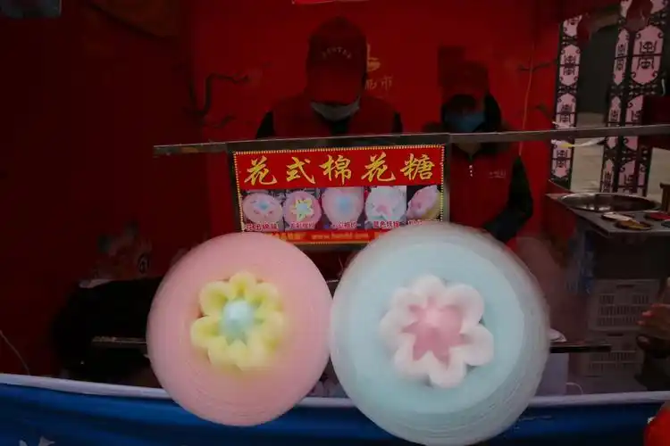 花式棉花糖小伙做姑娘卖 一分钟挣20元