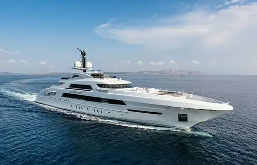 这艘5000万美金的终极游艇「the galactica star」连女王碧昂丝和jay