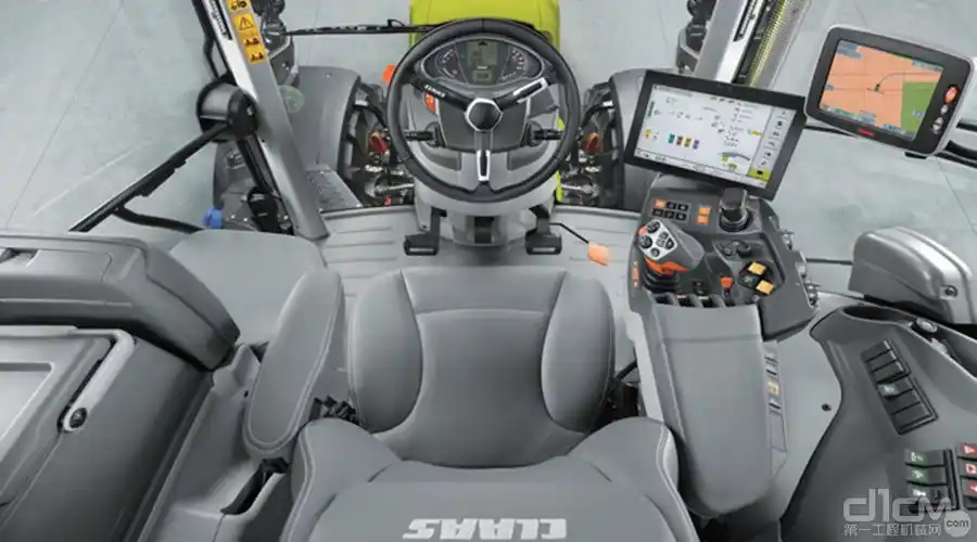 axion 2804 拖拉机驾驶室内饰