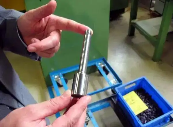 枪管为什么要用铁棒钻出来,直接铸为什么不行?_膛线