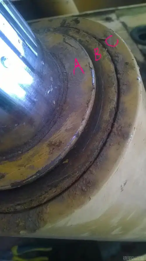 高人请看,怎么才能拆了这液压缸