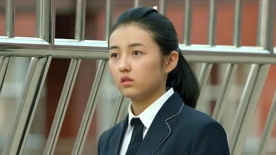 张子枫饭店"打工"偶遇王宝强,宝强对子枫有提携之恩